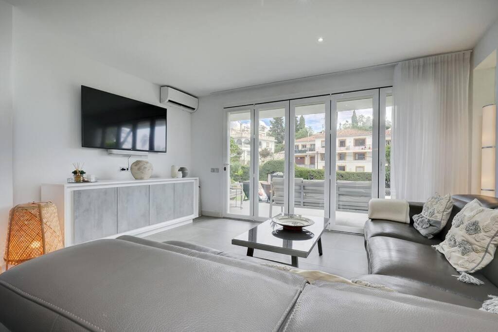 Beautiful 3 Bedroom Ground Floor - Nueva Andalucia Apartment Marbella