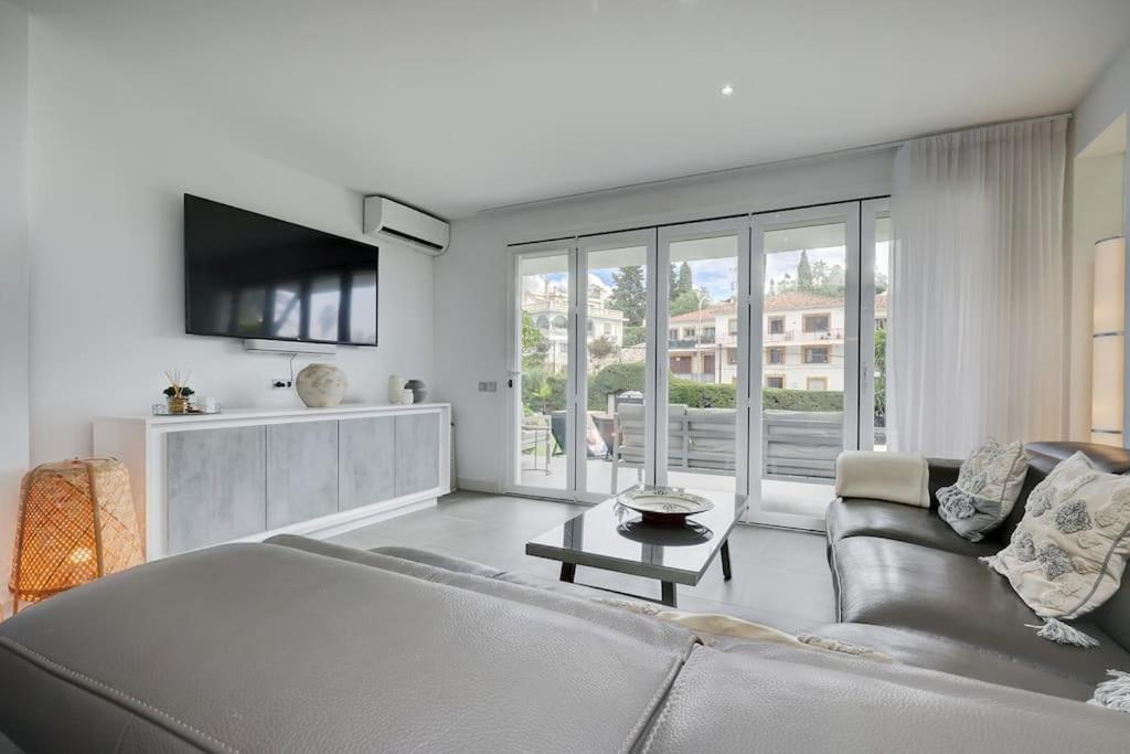 Apartment Beautiful 3 Bedroom Ground Floor - Nueva Andalucia *